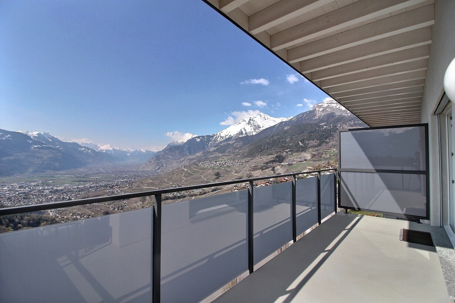 Balkon mit Alpenblick