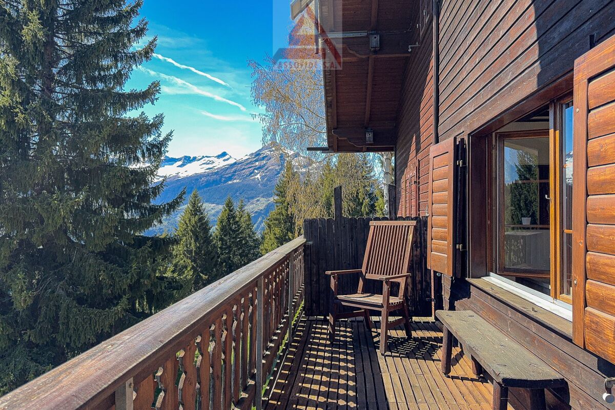 Balkon mit Bergblick