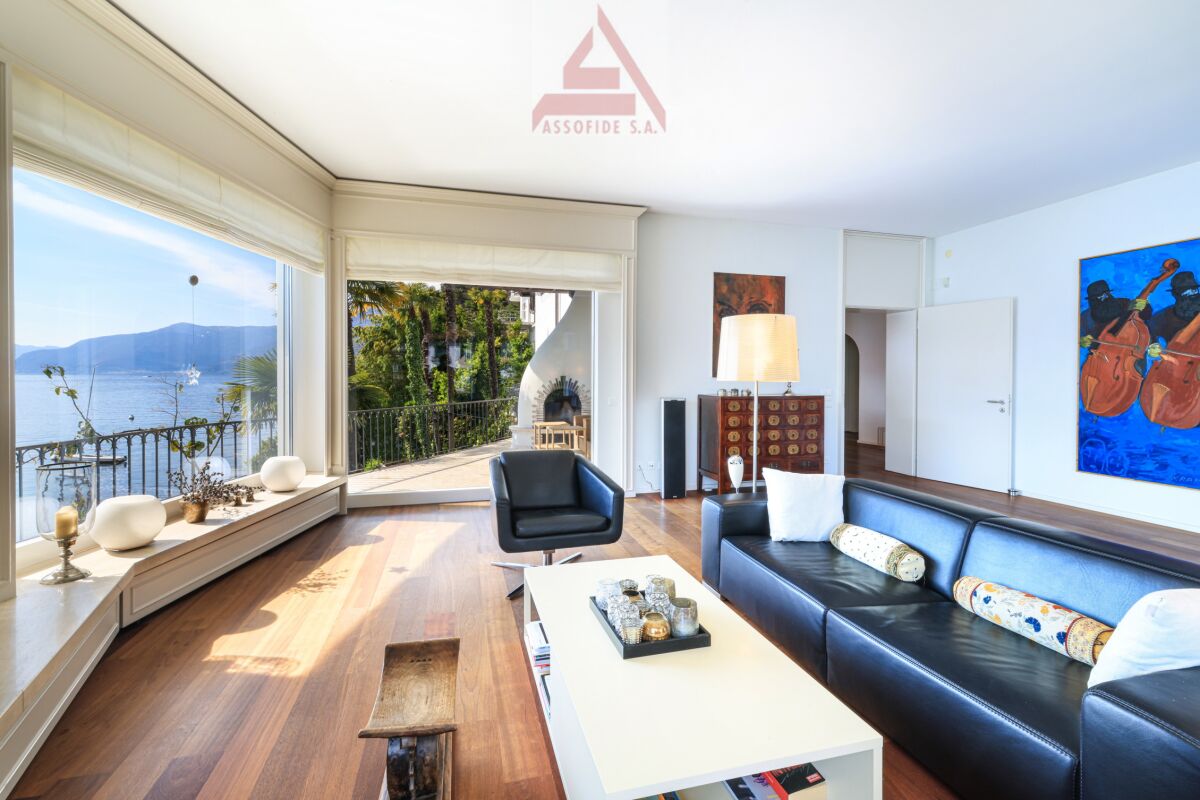 Wohnzimmer mit Meerblick und Terrasse