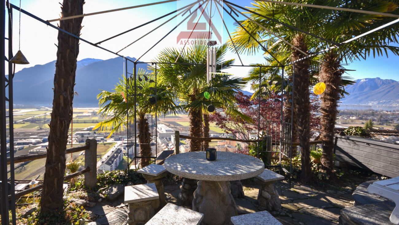 Terrasse mit Bergpanorama