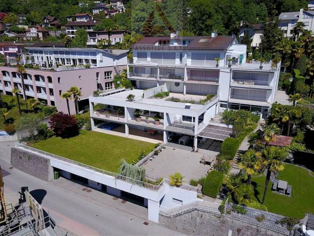 Luxuriöses Wohnhaus mit Garten und Dachterrasse
