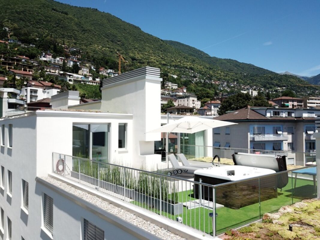 Dachterrasse mit Whirlpool und Bergblick