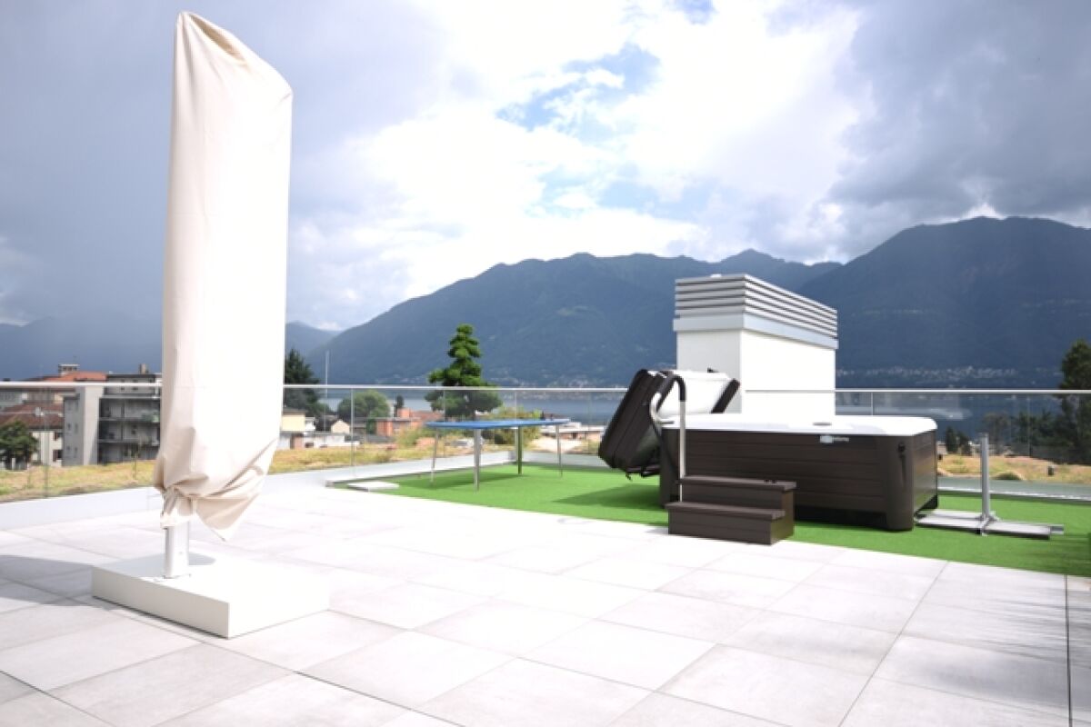 Dachterrasse mit Whirlpool und Bergblick