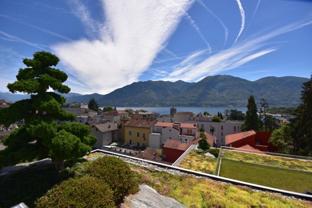 Dachterrasse mit Seeblick und Bergpanorama