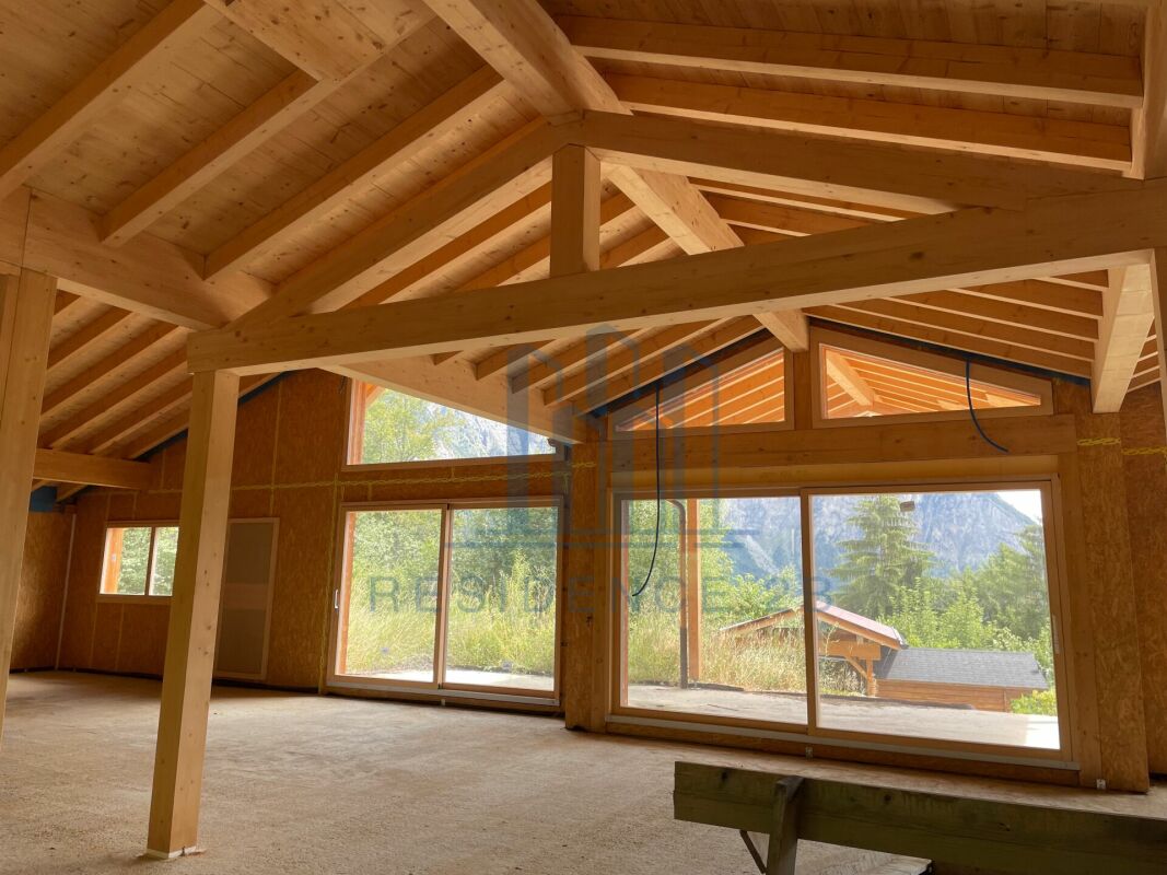 Holzrohbau mit Panoramafenstern