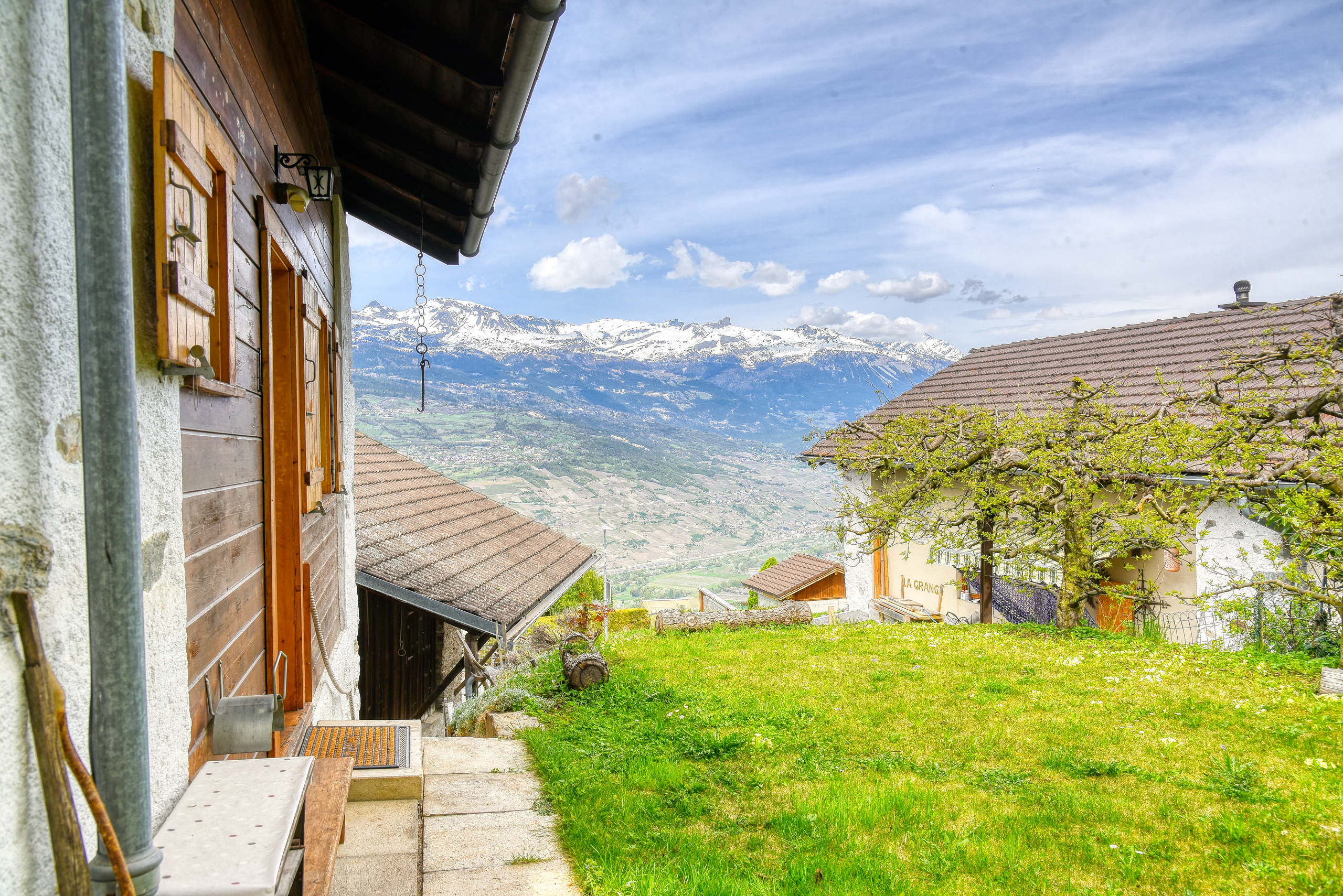 Berghaus mit Alpenblick