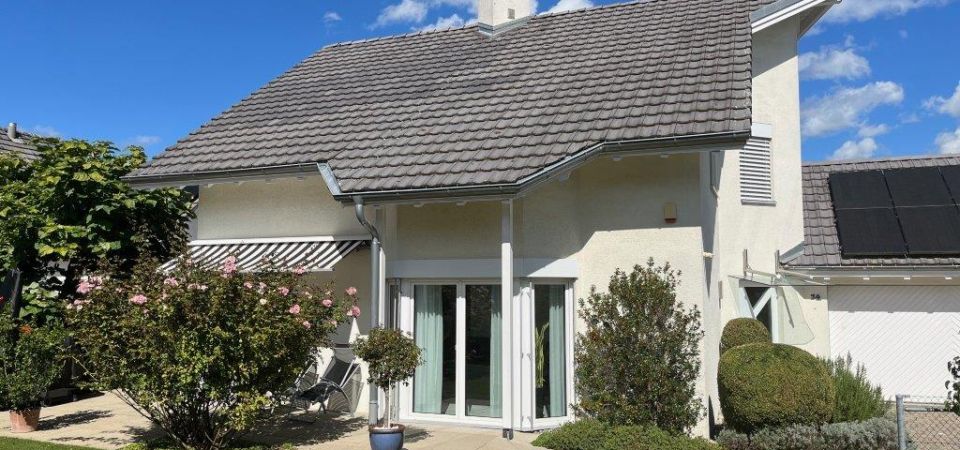 Einfamilienhaus mit Gartenansicht