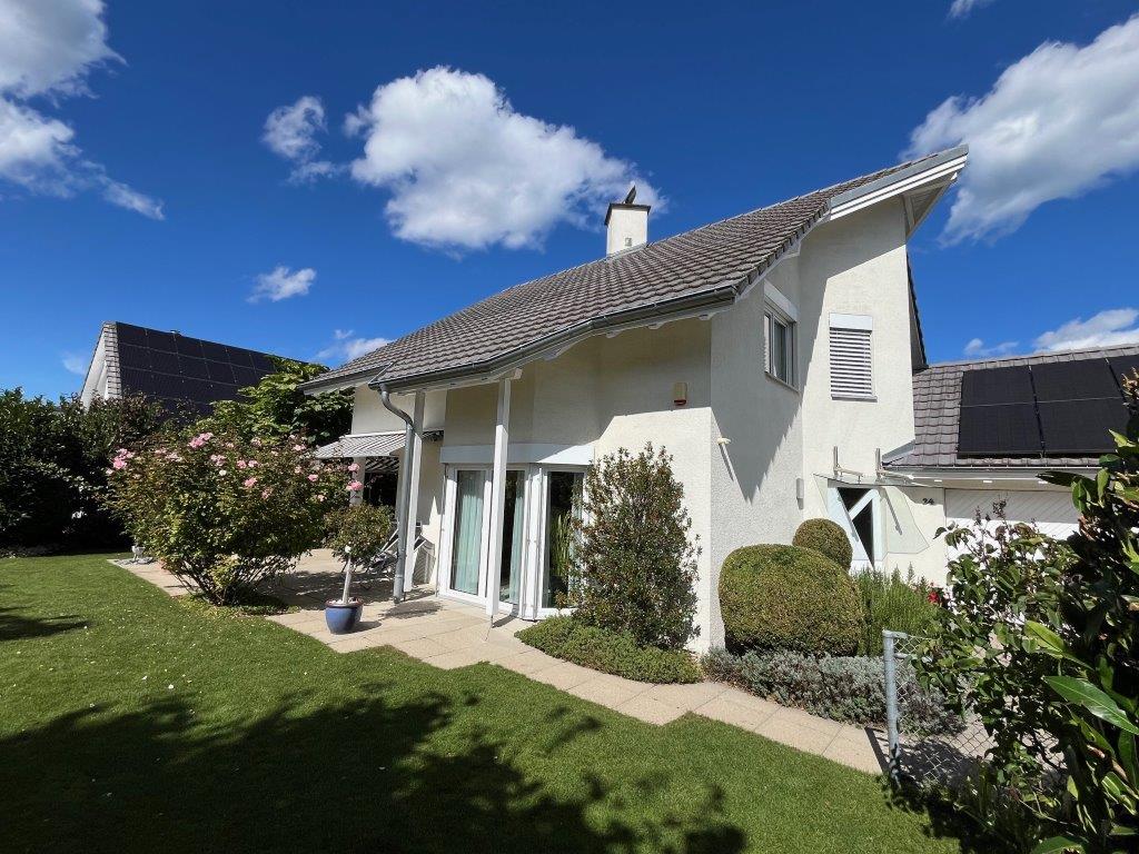 Einfamilienhaus mit großem Garten