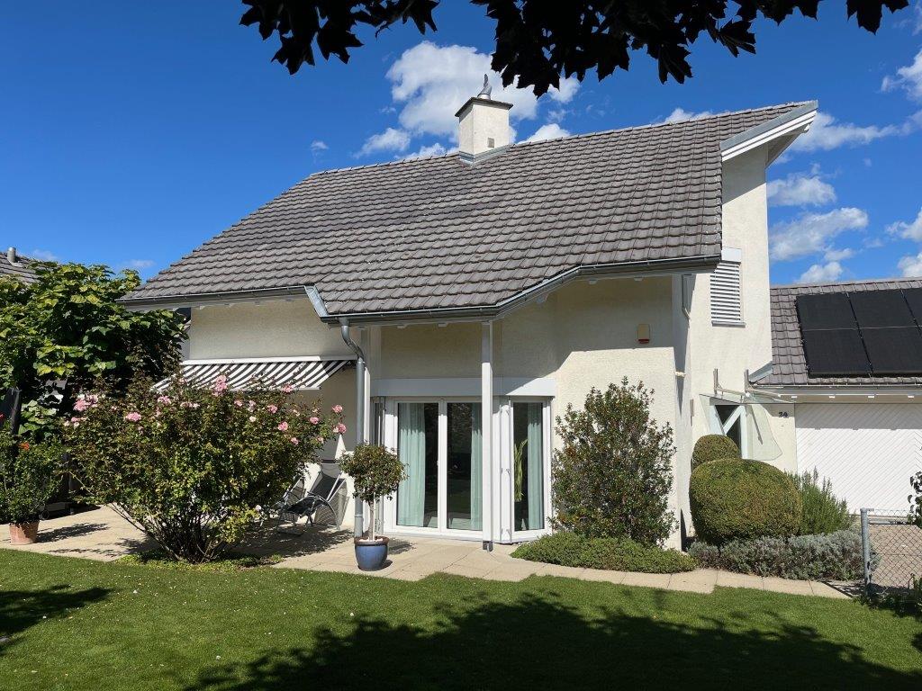 Einfamilienhaus mit gepflegtem Garten