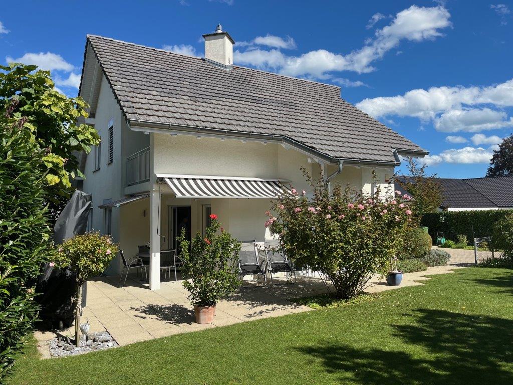 Freistehendes Einfamilienhaus mit Garten und Terrasse