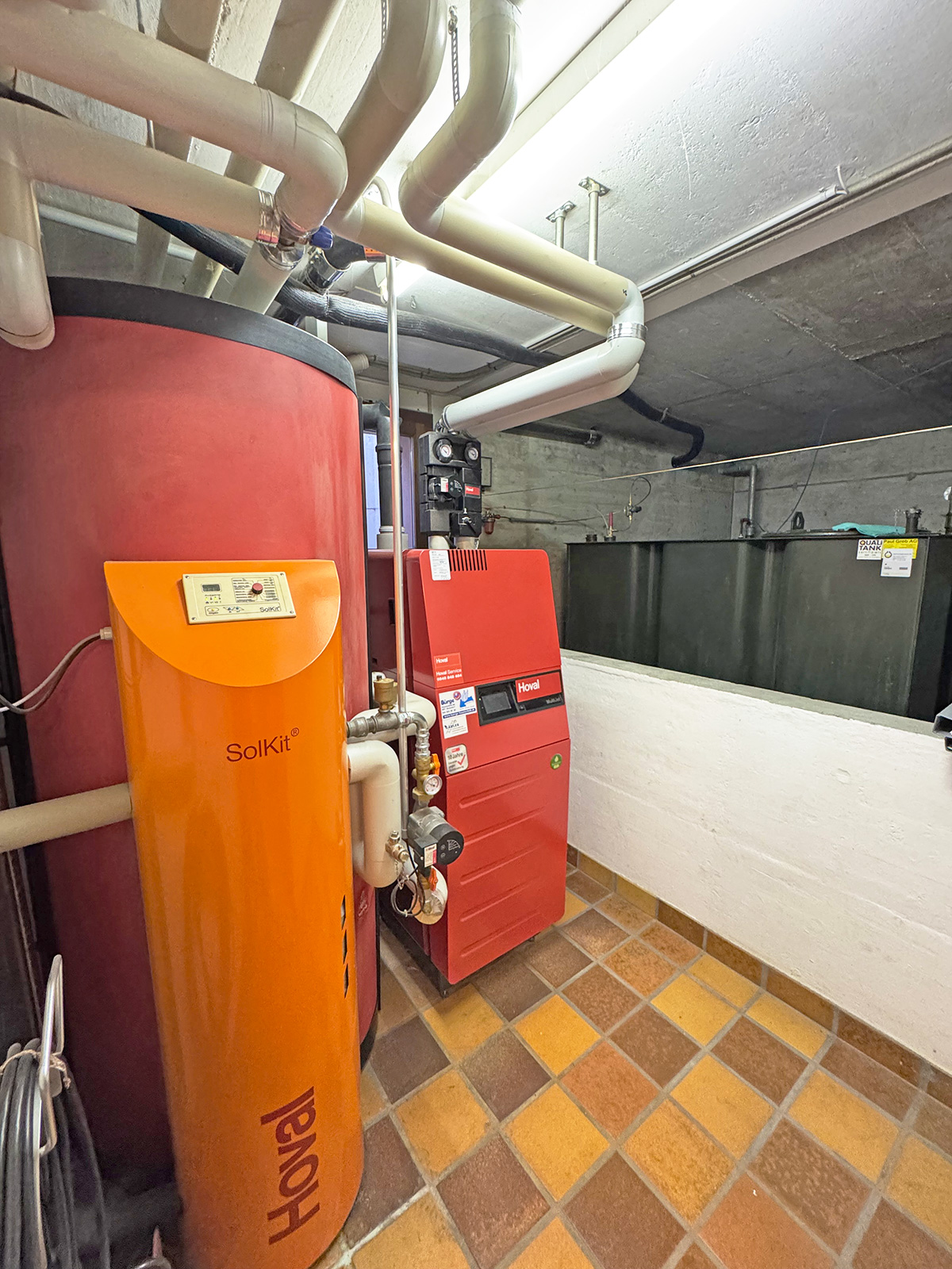 Technikraum mit Heizungsanlage