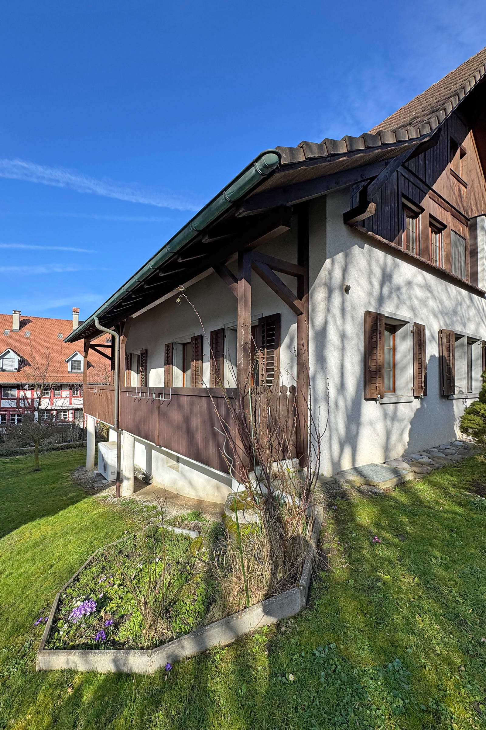 Historisches Wohnhaus mit Gartenansicht