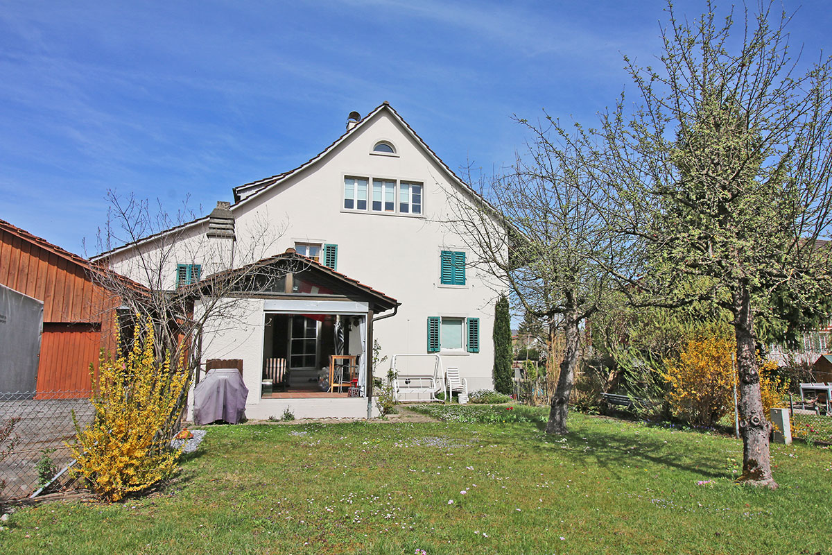 Haus mit Gartenansicht