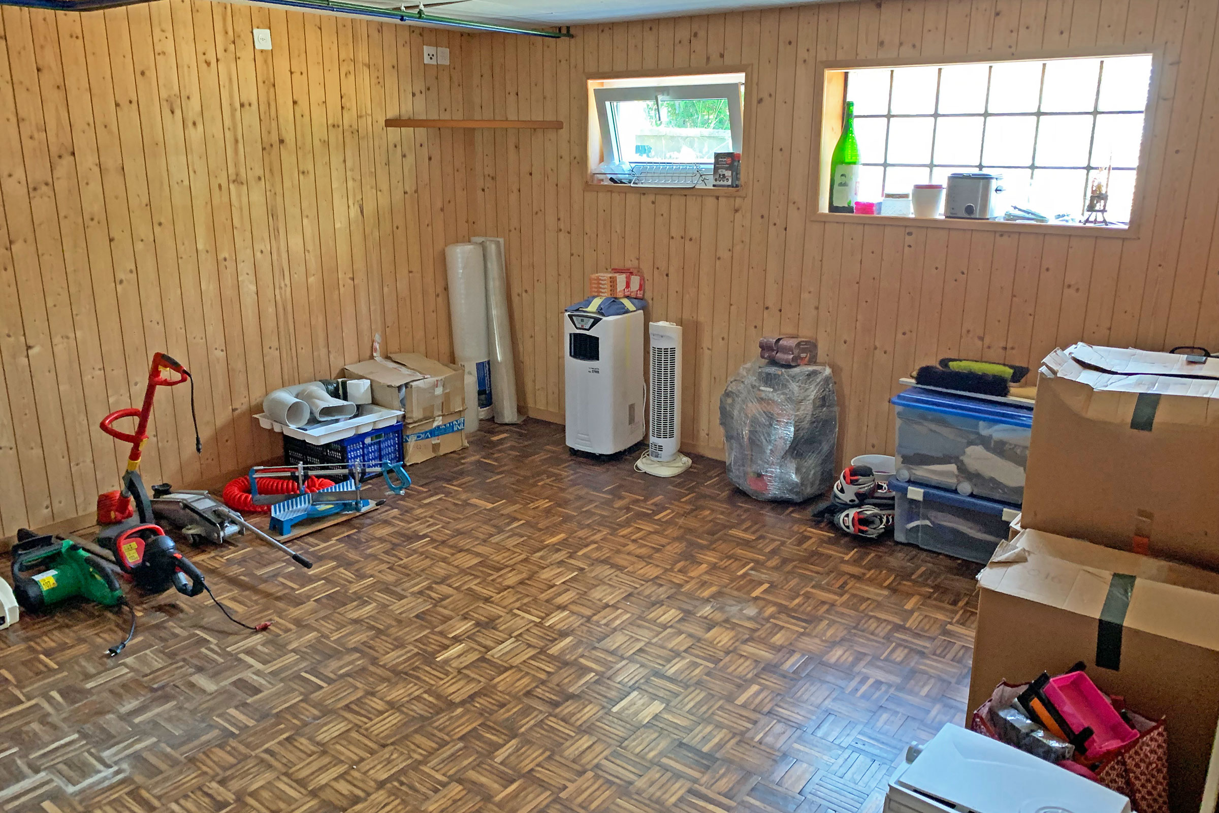 Abstellraum mit Holzverkleidung