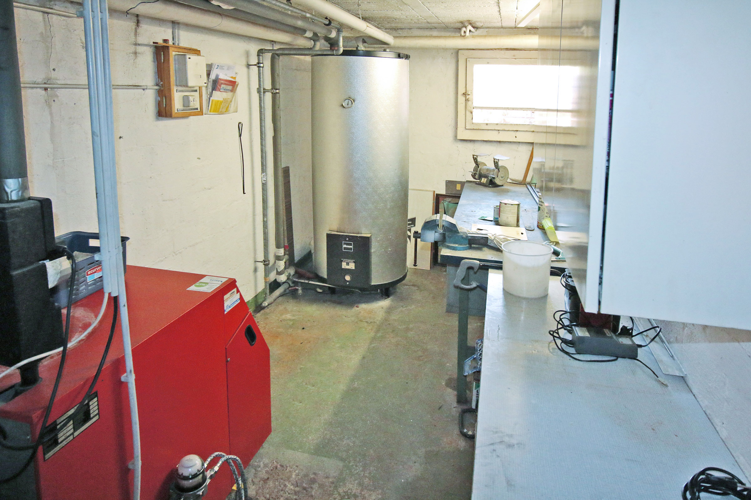 Technikraum mit Heizungsanlage