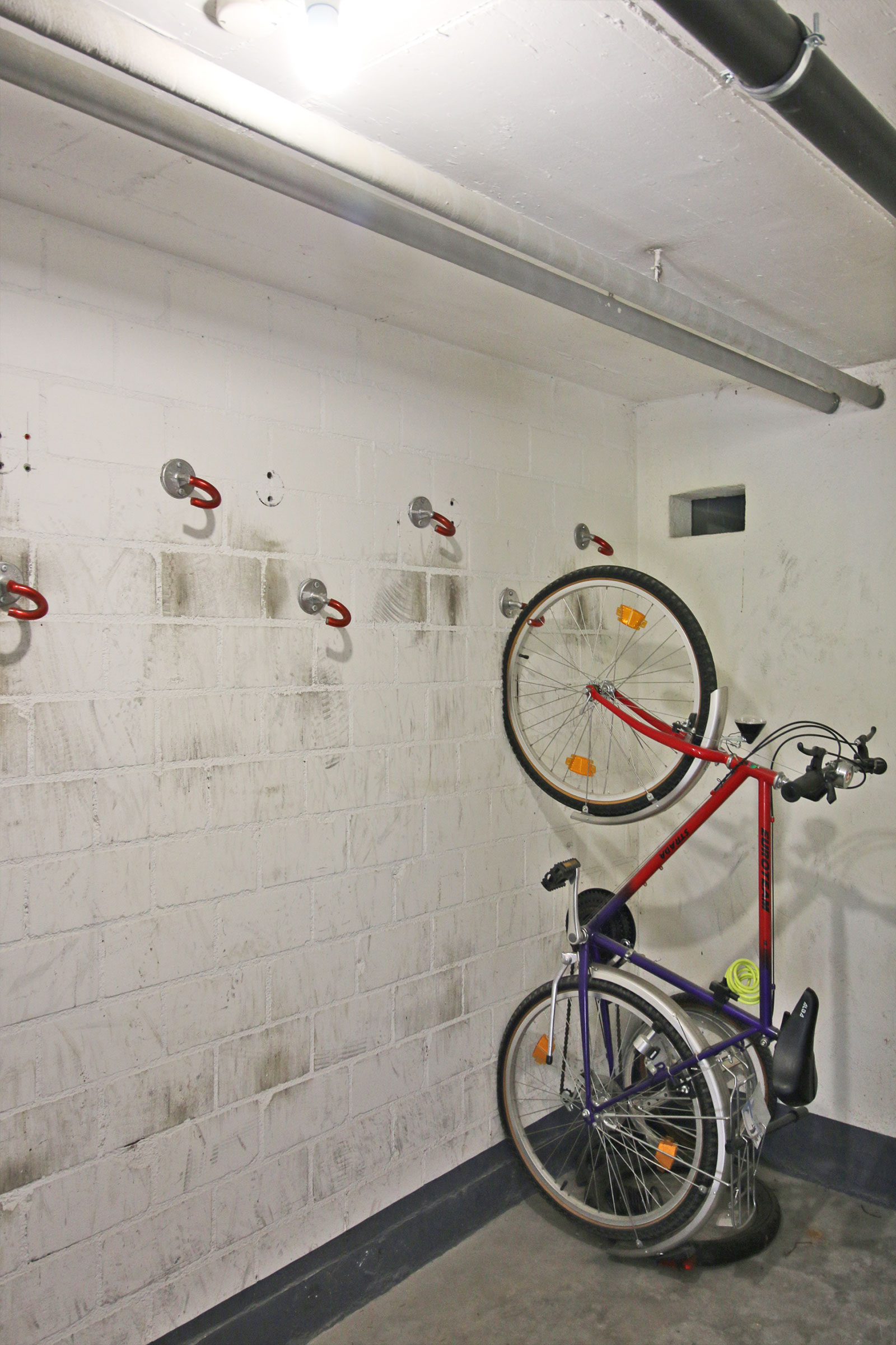 Fahrradkeller mit Wandhalterungen