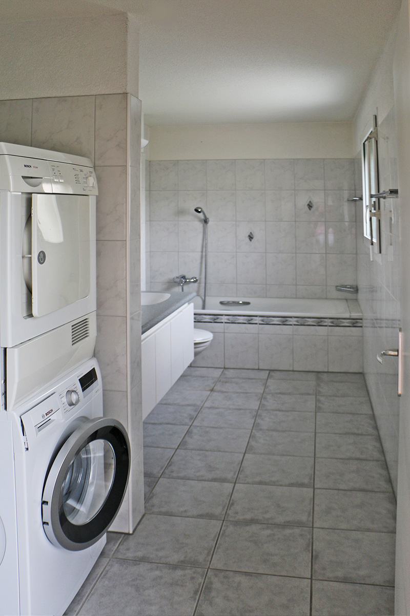 Badezimmer mit Hauswirtschaftsbereich