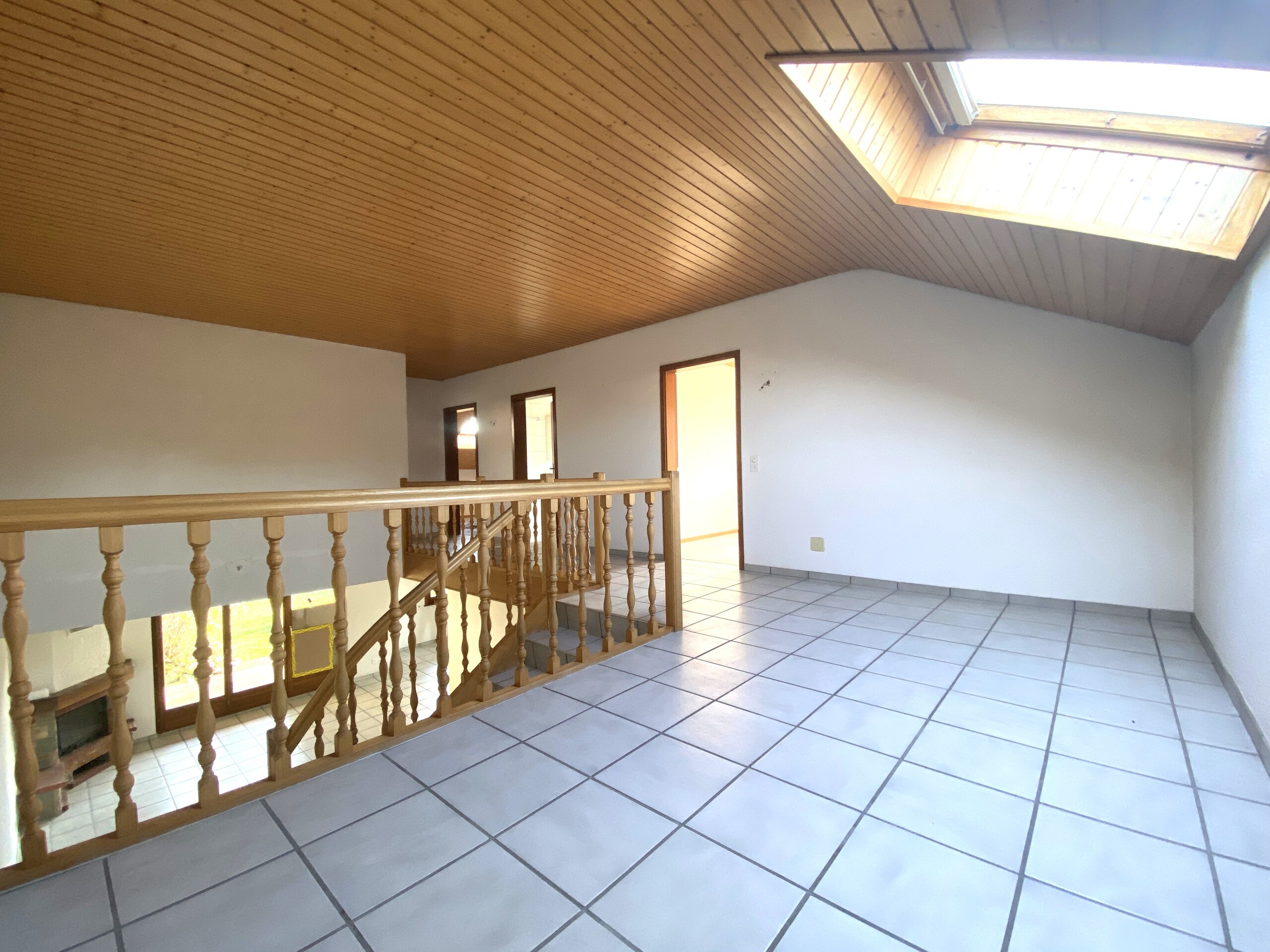 Dachgeschoss mit Galerie und Treppenöffnung