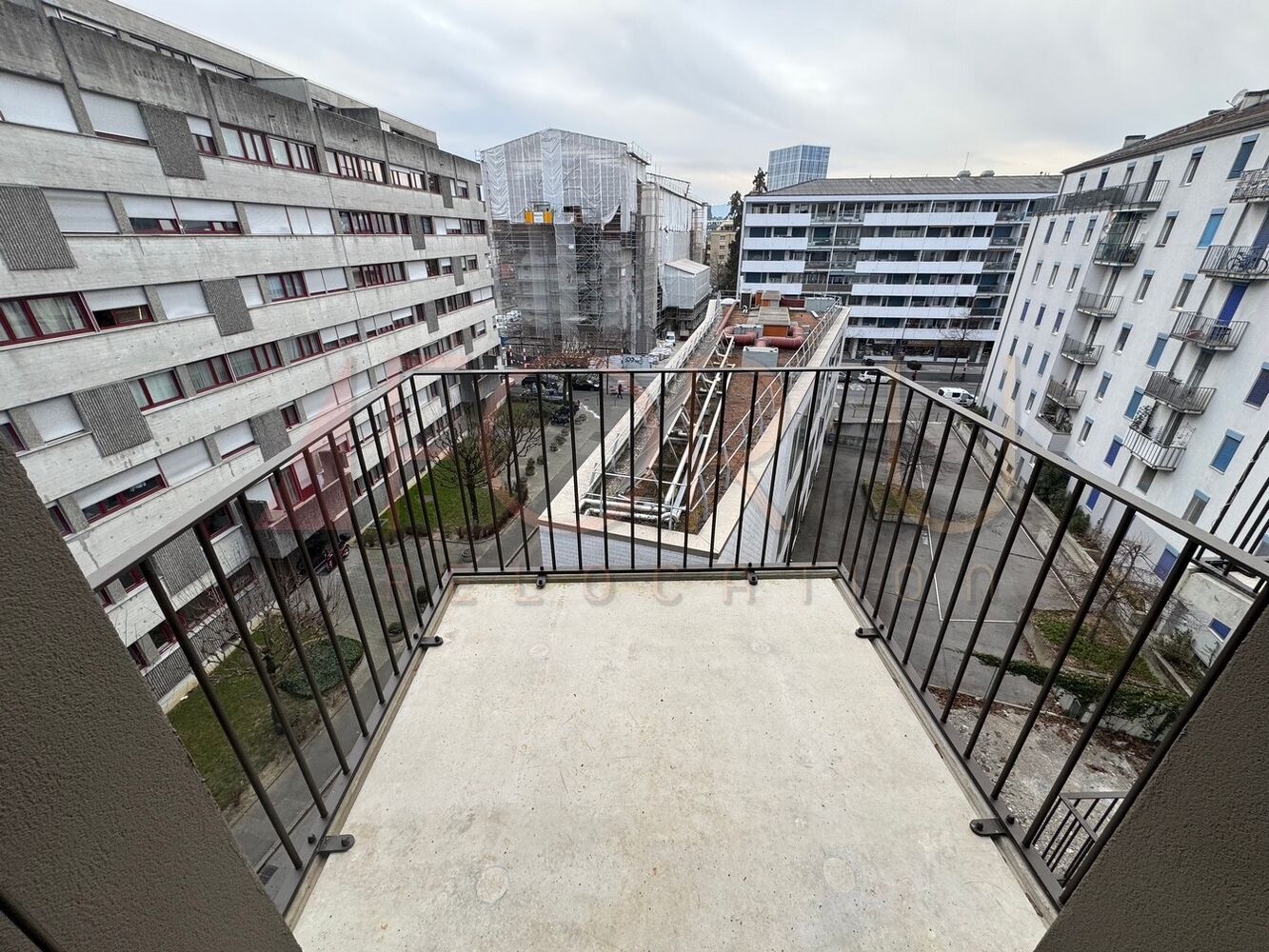 Balkon mit Stadtblick