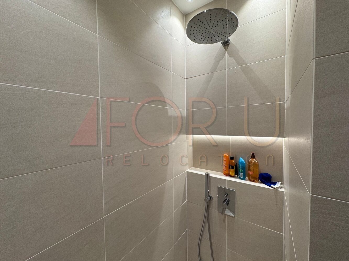 Moderne begehbare Dusche