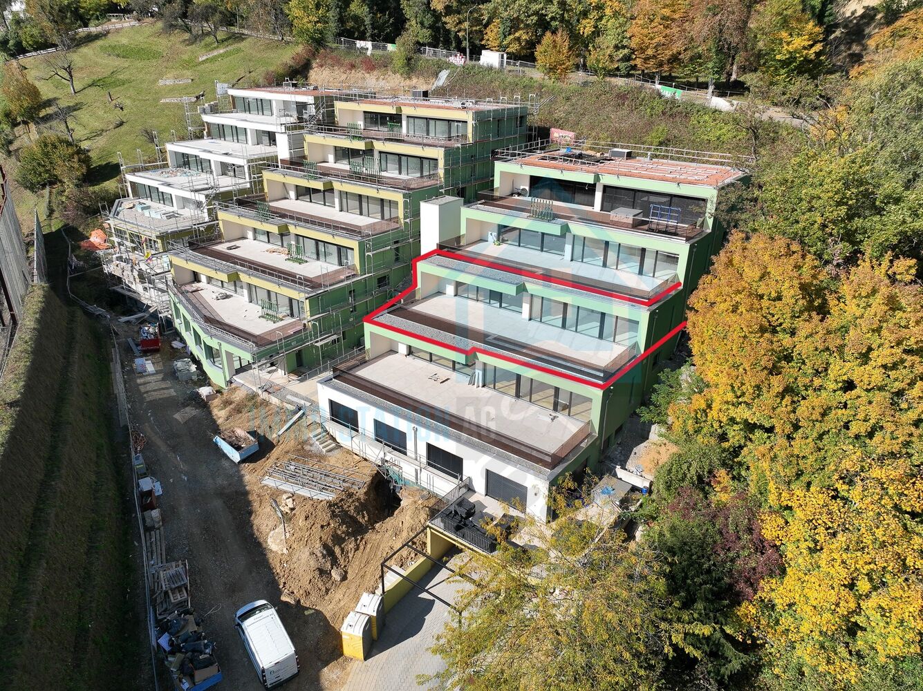 Mehrere moderne Neubau-Terrassenwohnungen in Hanglage
