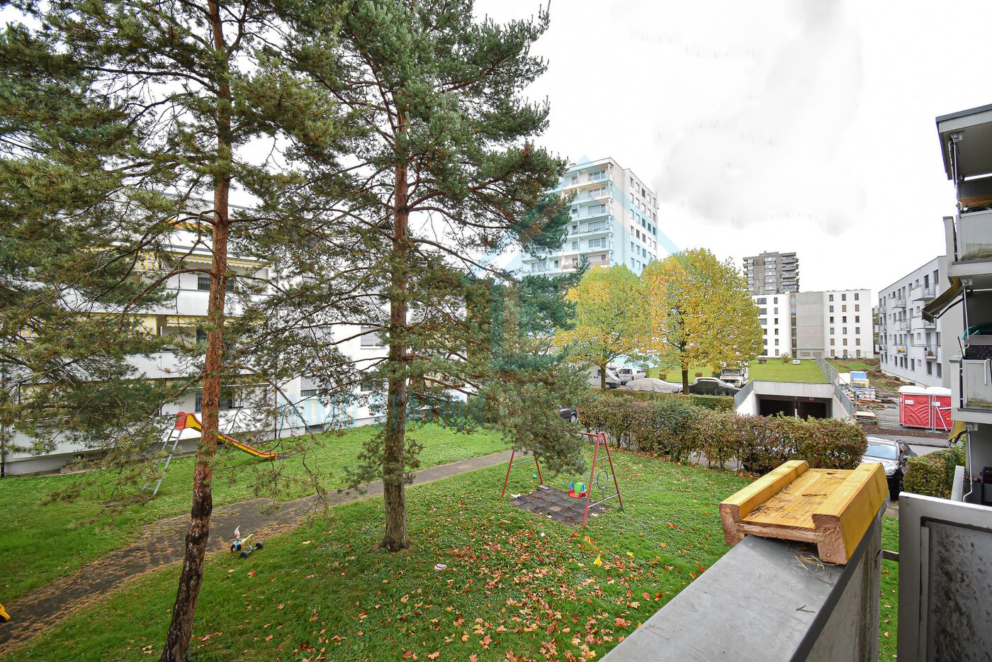 Blick auf Innenhof mit Spielplatz