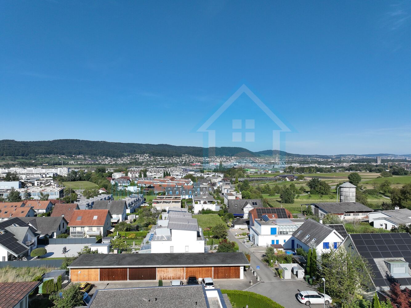 Städtische Wohnsiedlung mit weitem Ausblick