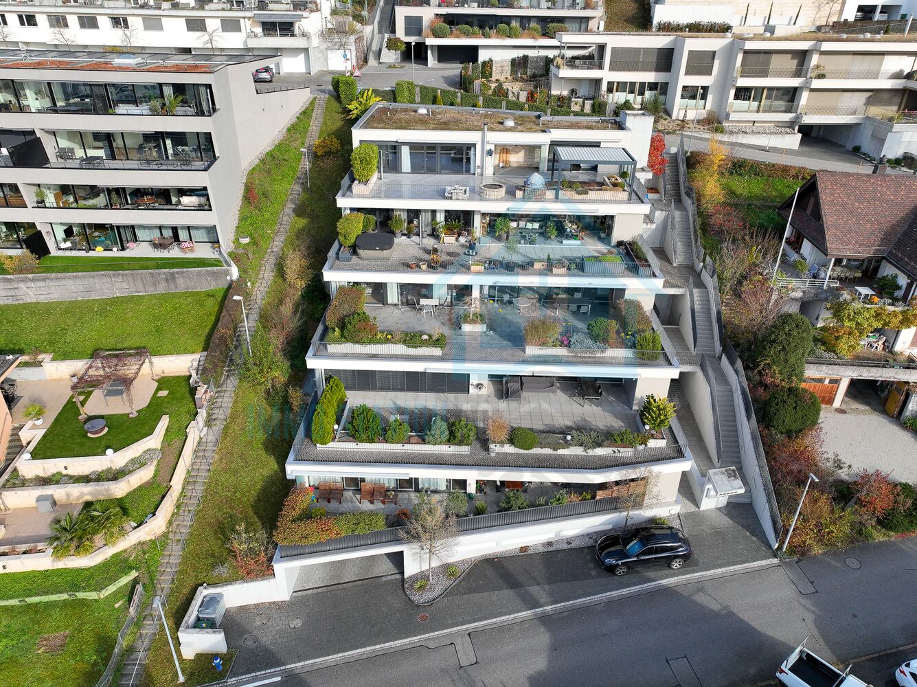 Terrassenreicher Mehrfamilienbau in Hanglage