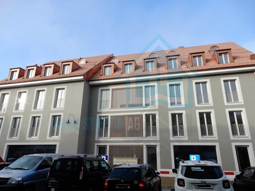 Mehrfamilienhaus mit Mansarddach