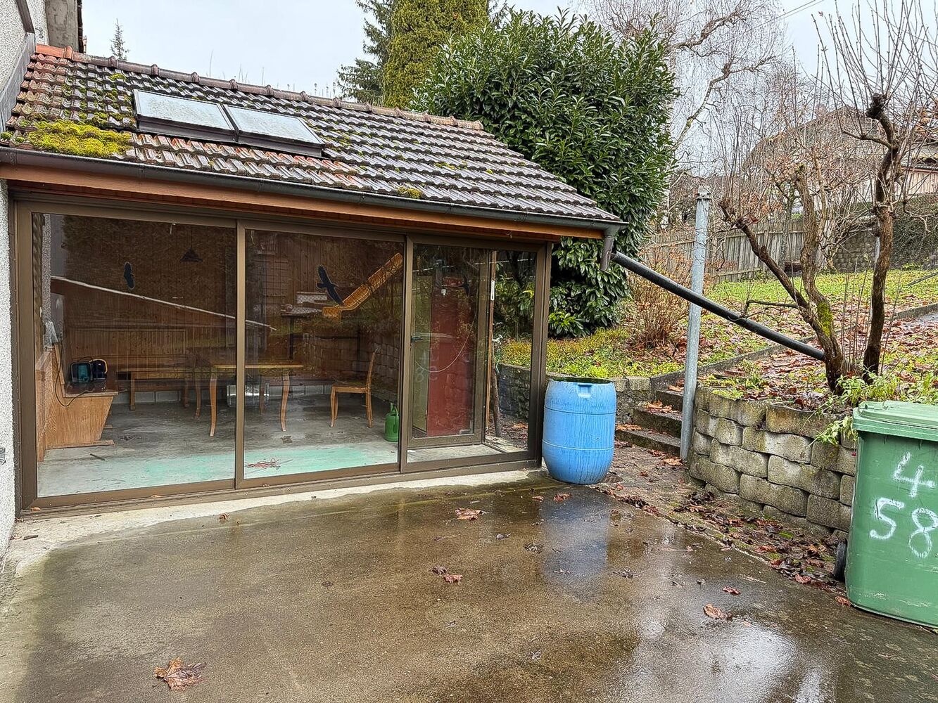 Gartenpavillon mit Glasfront