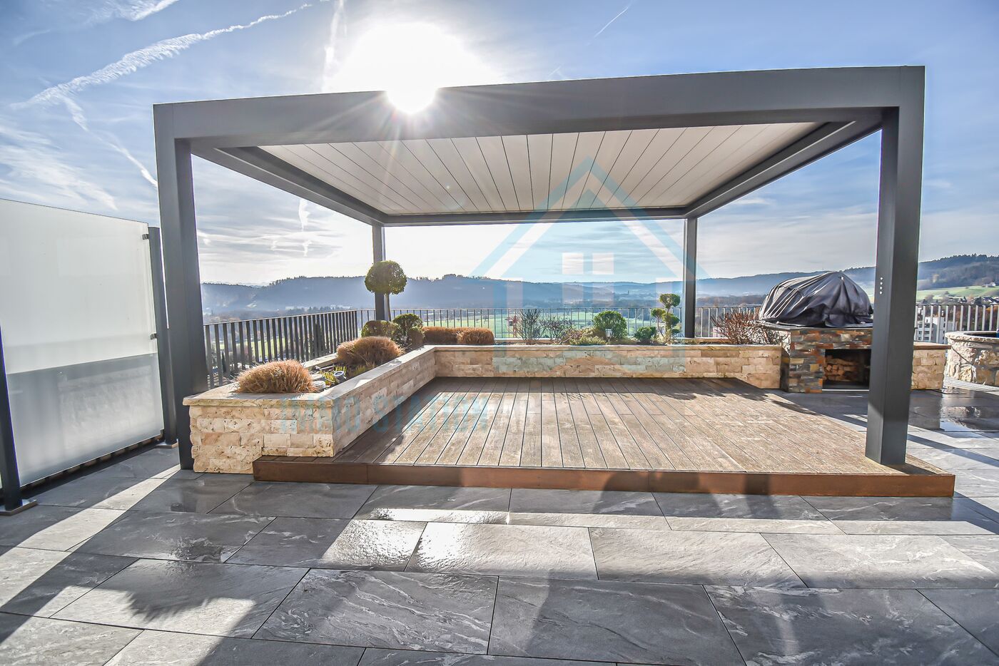 Dachterrasse mit Pergola und Grillbereich
