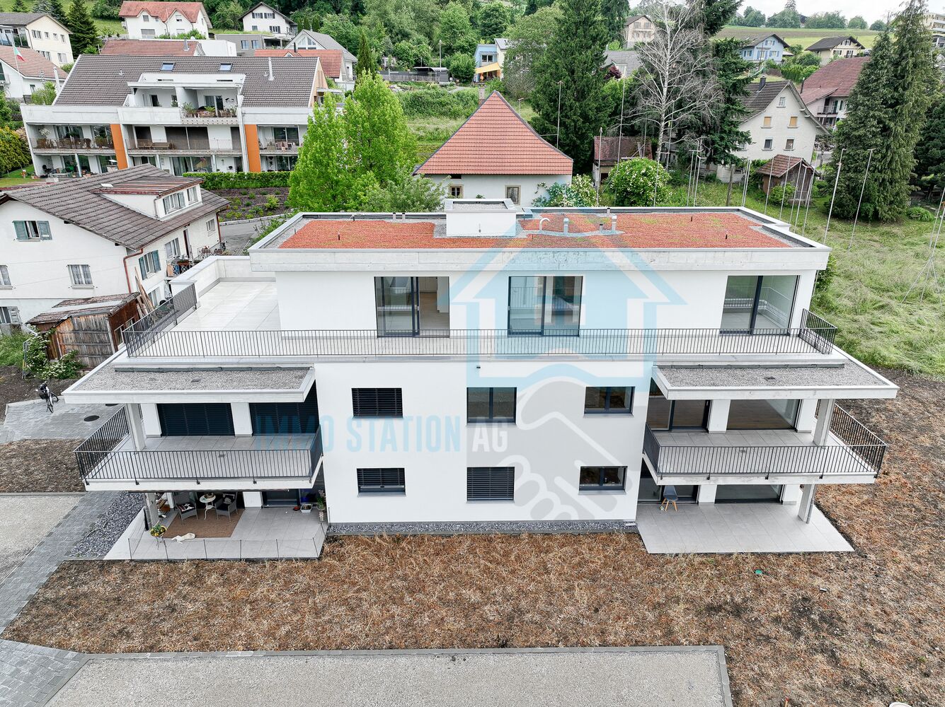 Moderne Wohnanlage mit Terrassen und Dachgarten