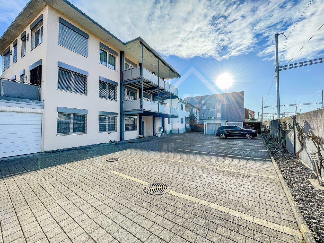 Mehrfamilienhaus mit Hof und Stellplätzen
