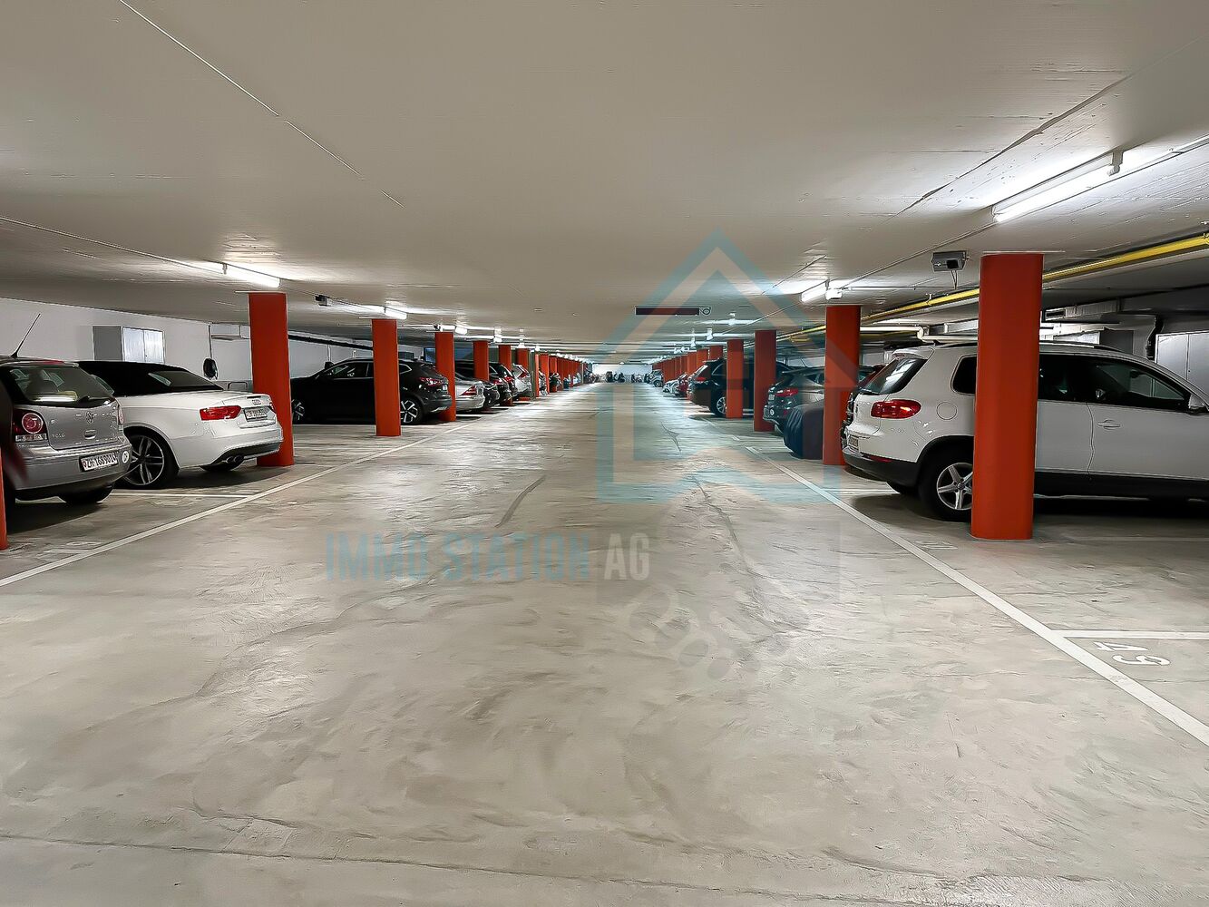 Tiefgarage mit Stellplätzen