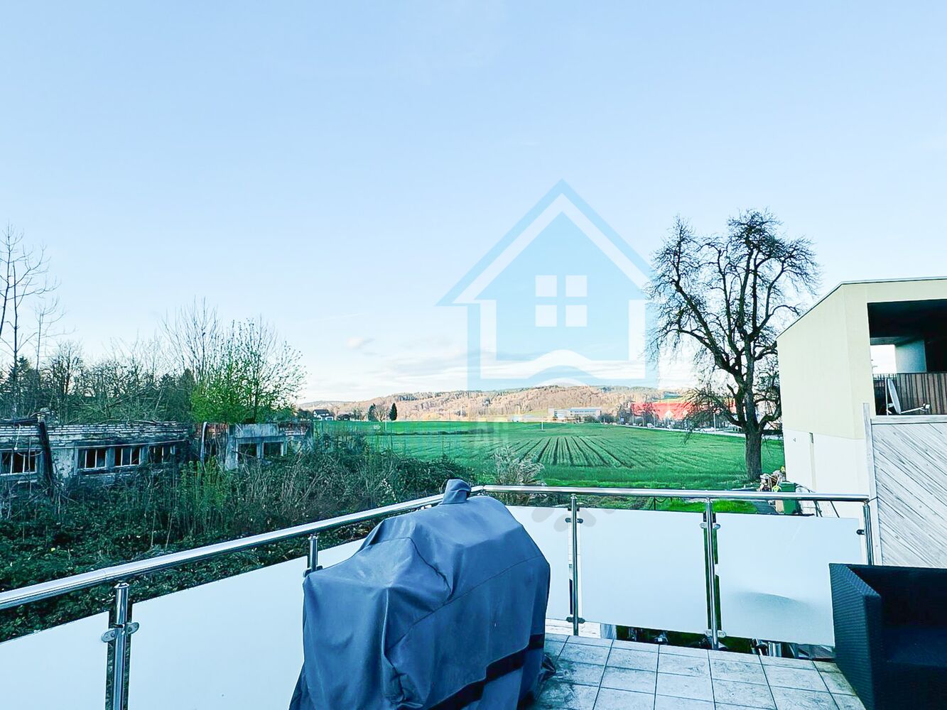 Balkon mit Weitblick ins Grüne