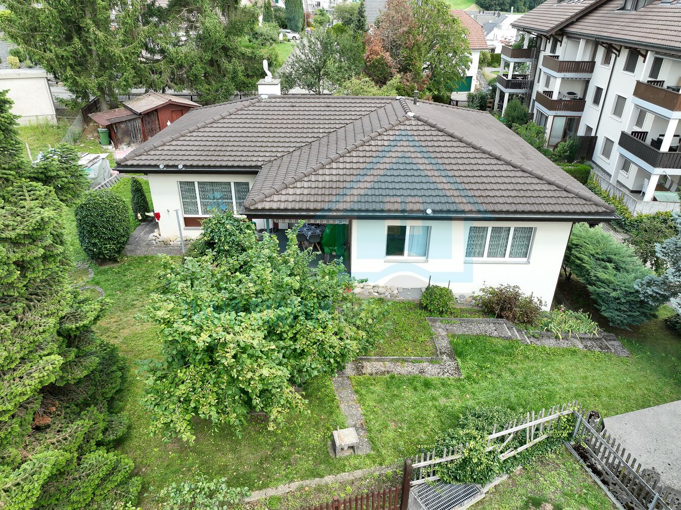 Wohnhaus mit Gartenansicht