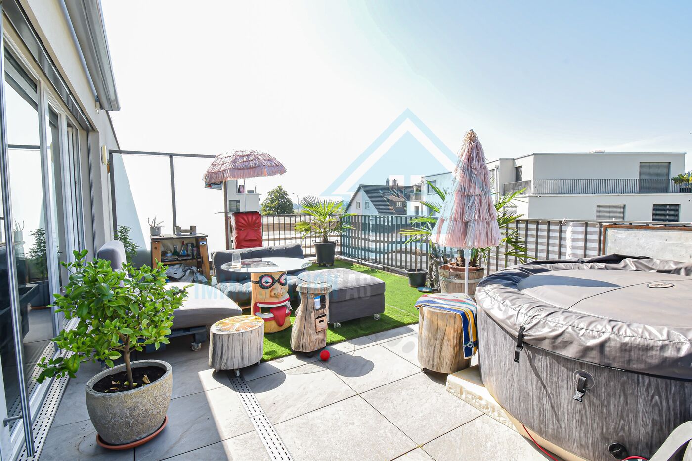 Dachterrasse mit Lounge und Whirlpool