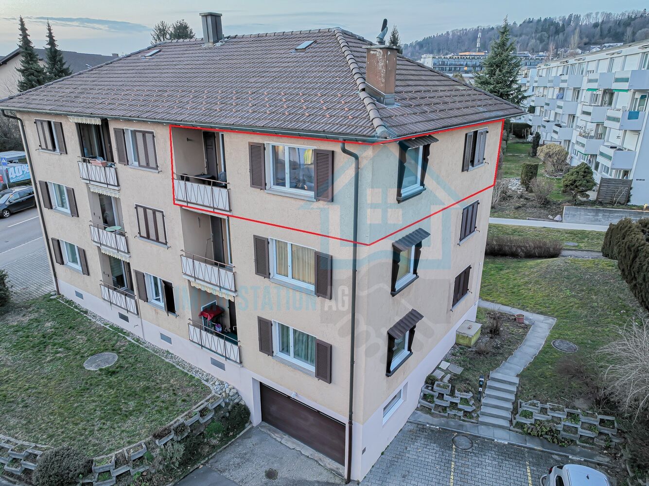 Mehrfamilienhaus mit Satteldach von oben