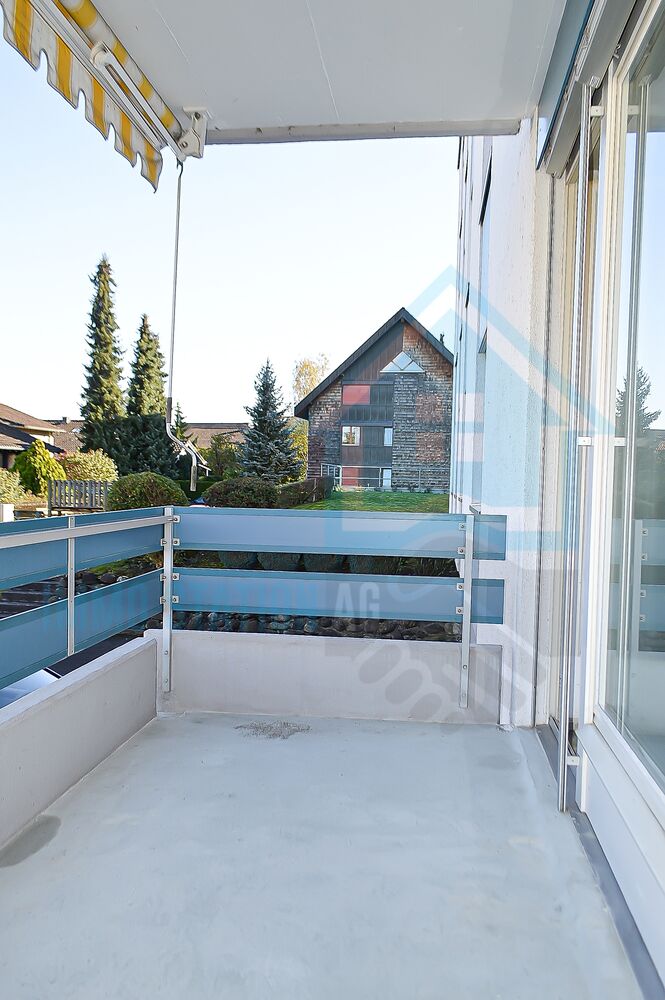 Balkon mit Blick ins Wohngebiet