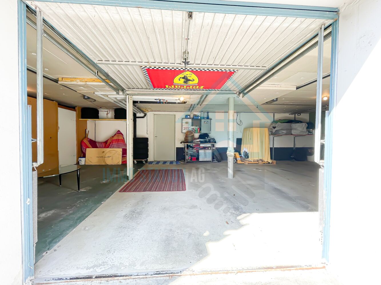 Teilweise eingerichteter Keller- bzw. Garagenraum
