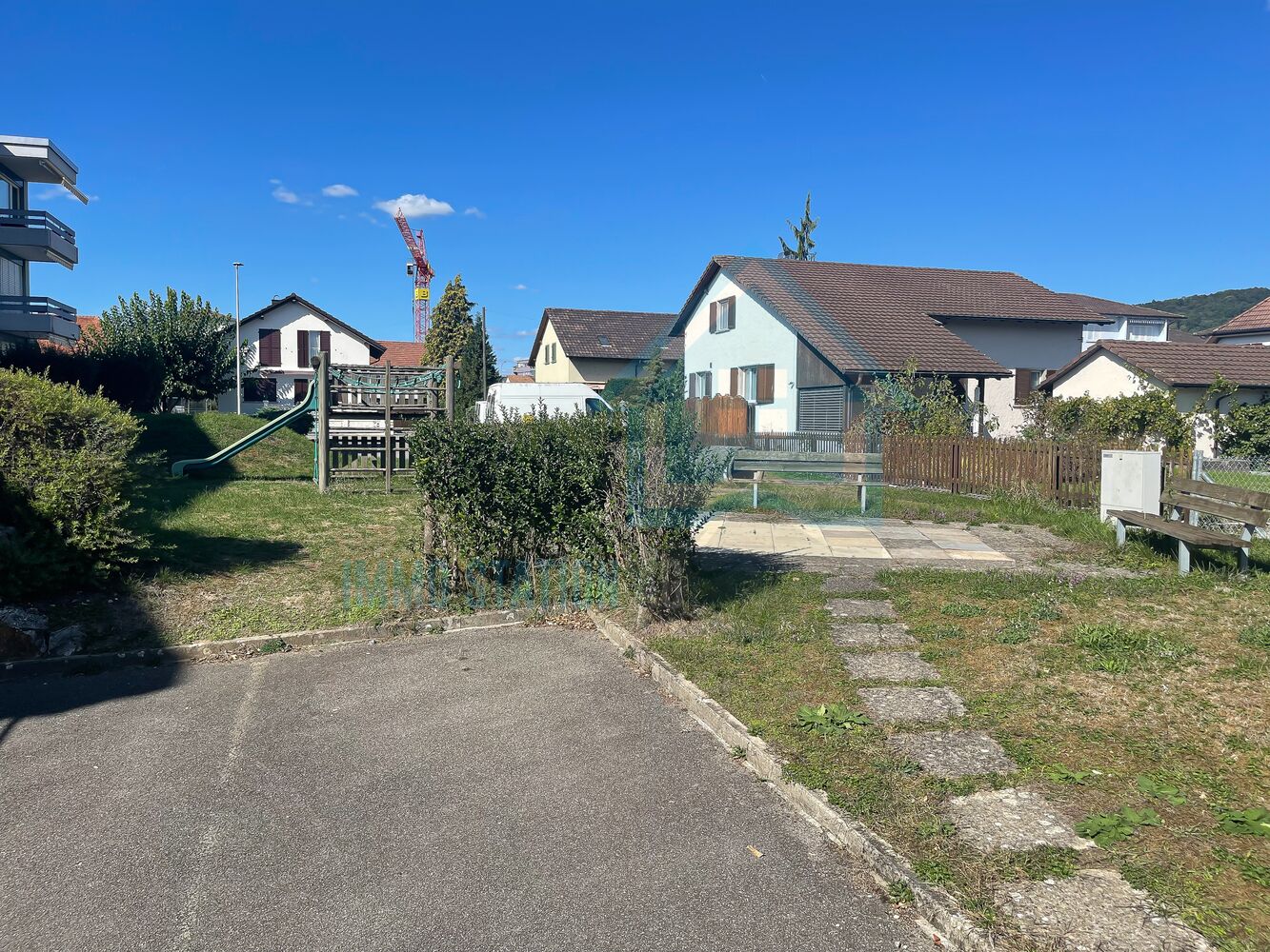 Wohnhaus mit Garten und Spielbereich