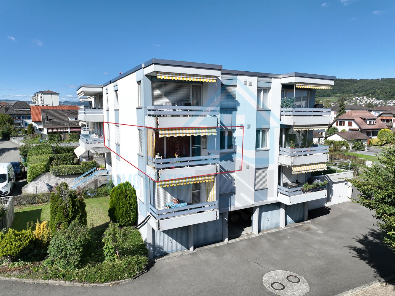 Mehrfamilienhaus mit Balkonen