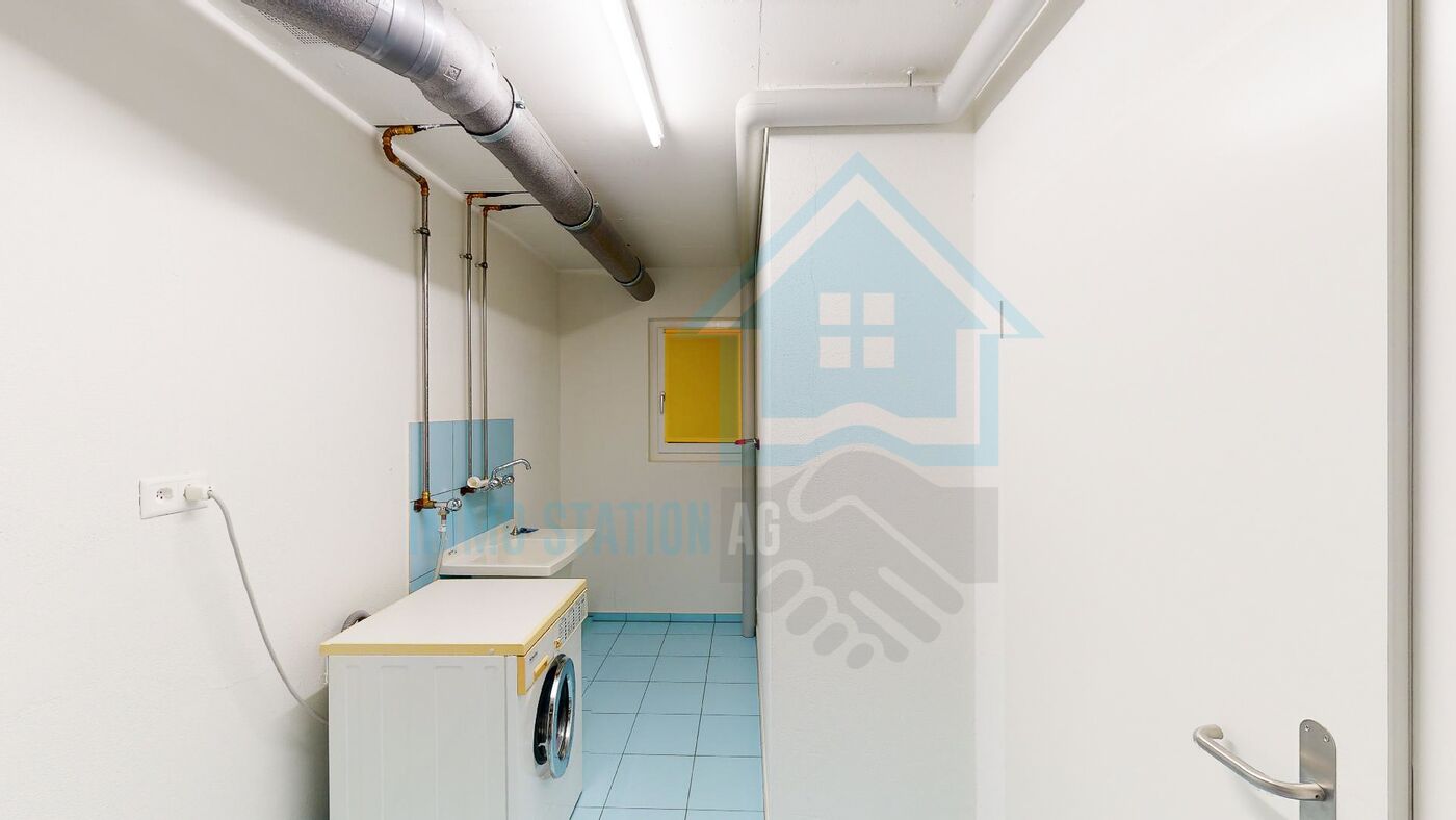 Hauswirtschaftsraum mit Waschmaschine