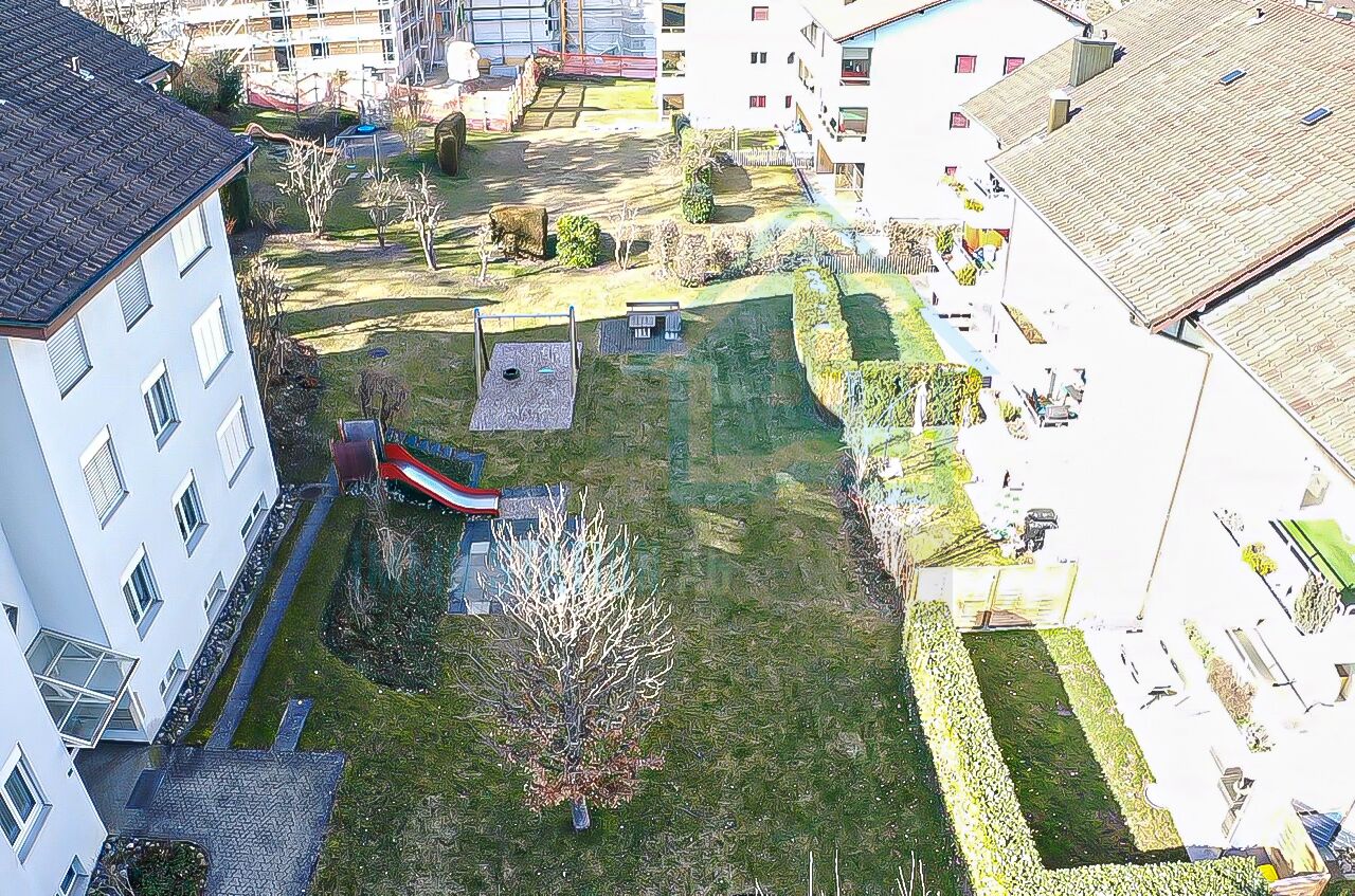 Innenhof mit Spielplatz und Wohngebäuden