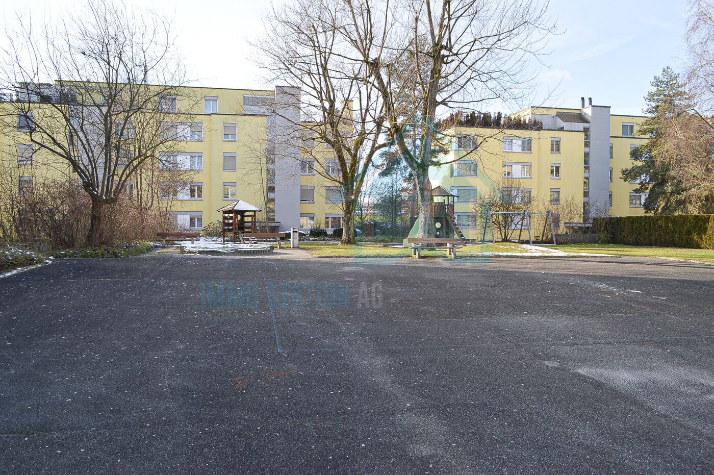 Wohnanlage mit Spielplatz im Innenhof