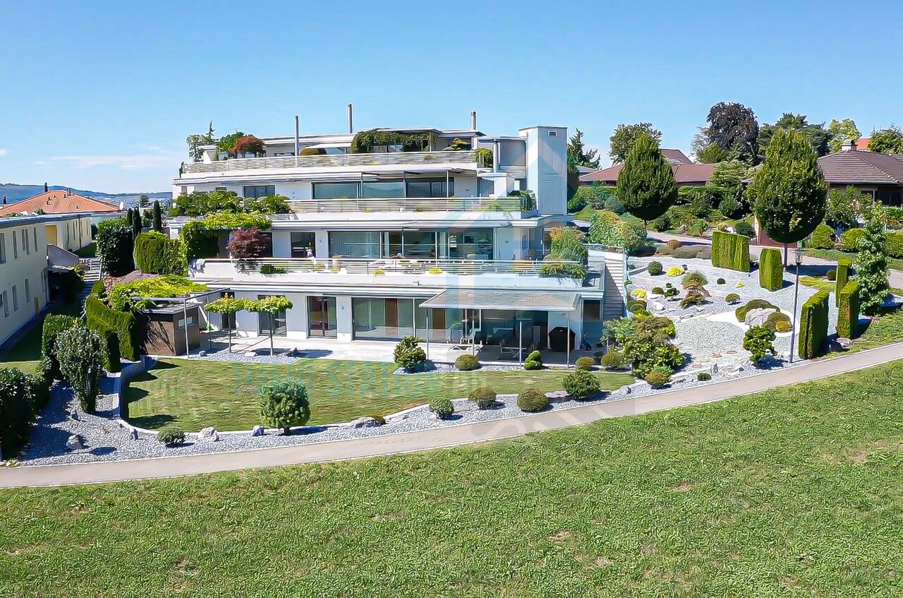 Luxuriöse moderne Wohnanlage mit Dachterrassen und gepflegter Gartenanlage