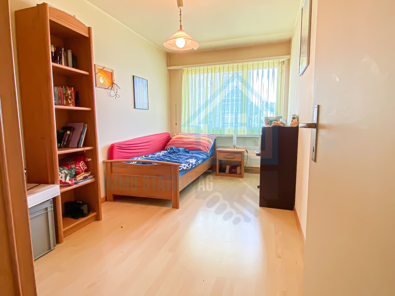 Kleines Schlafzimmer mit Tageslicht