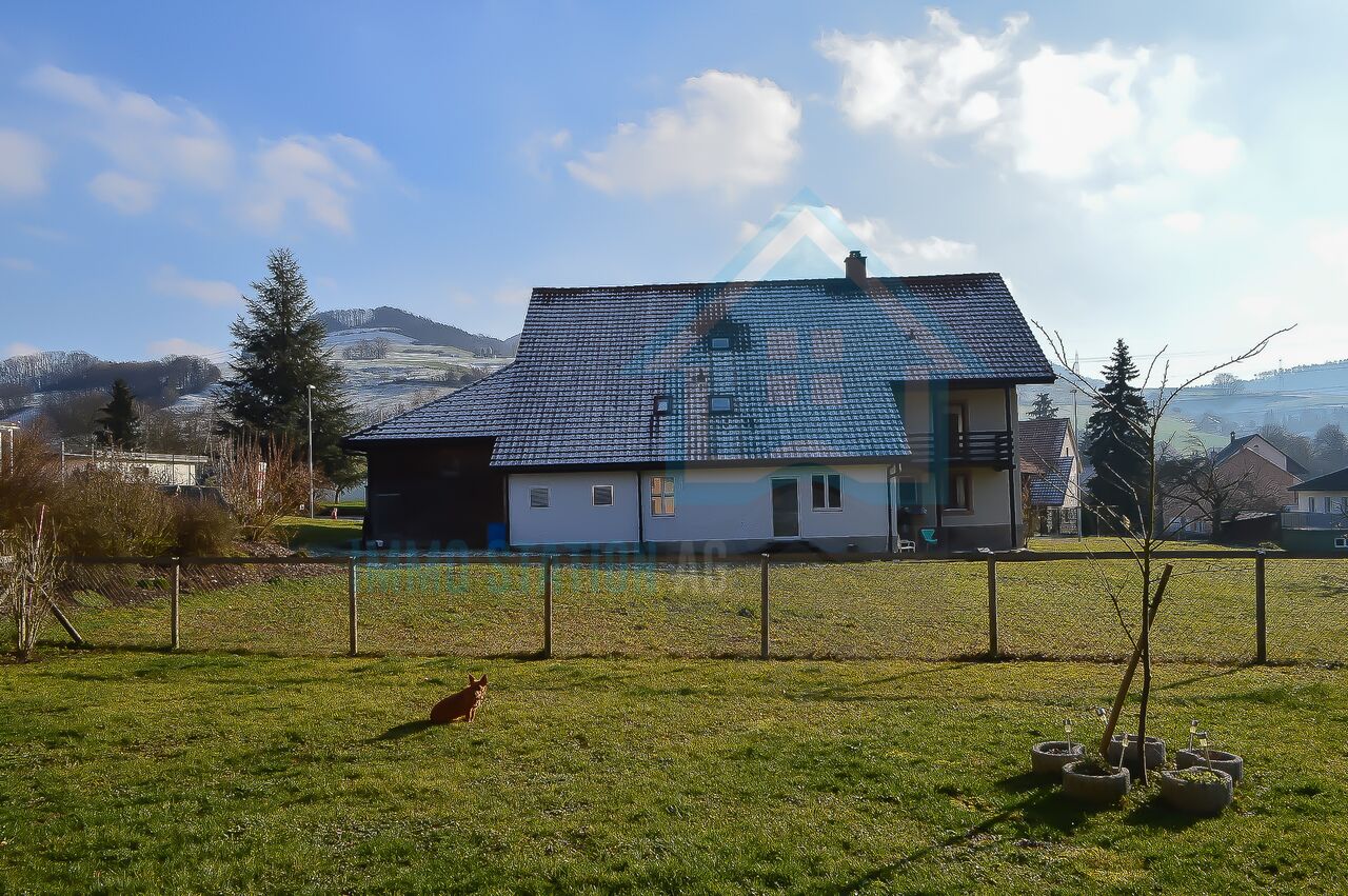 Ländliches Einfamilienhaus mit Garten