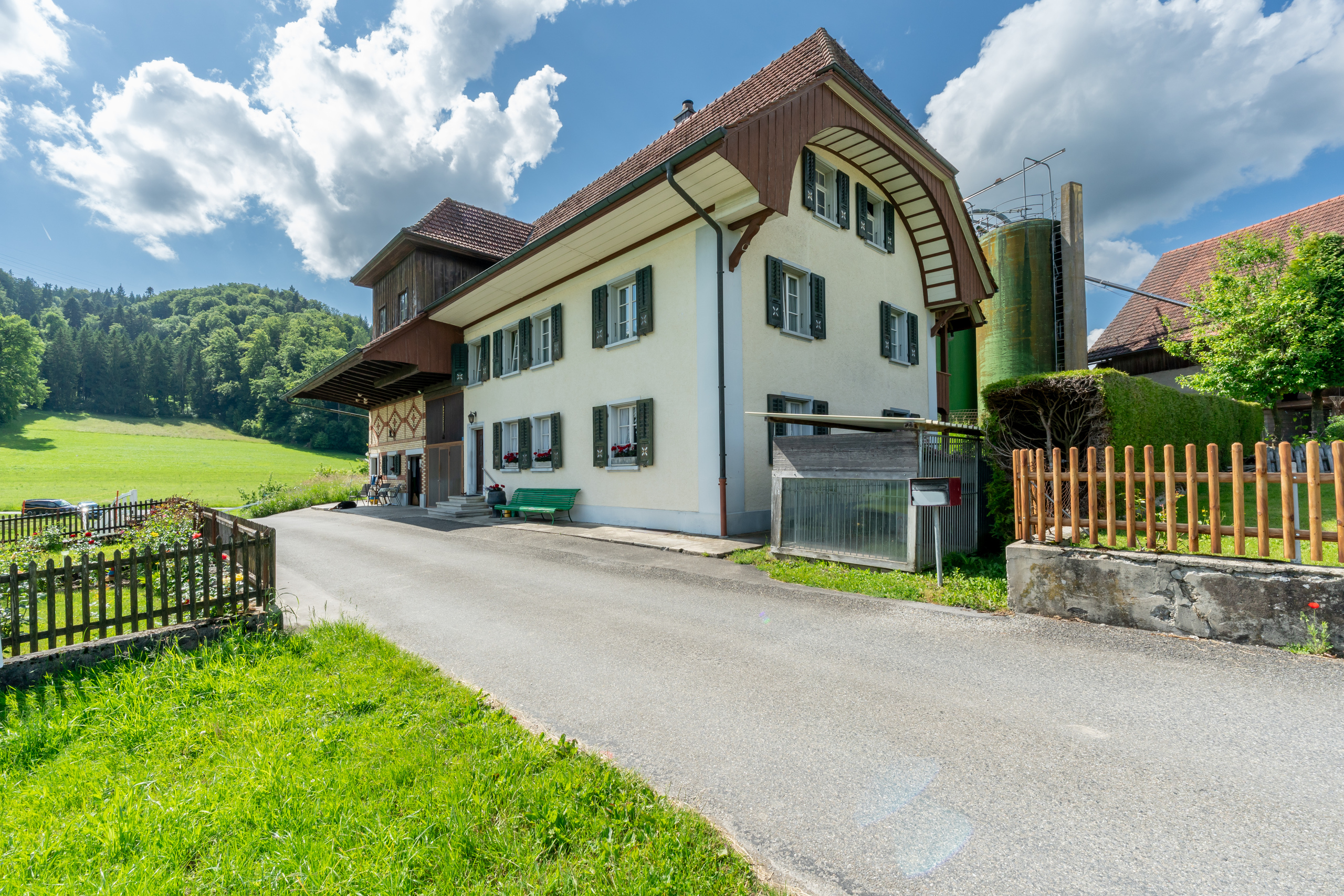Ländliches Wohnhaus mit Alpenblick