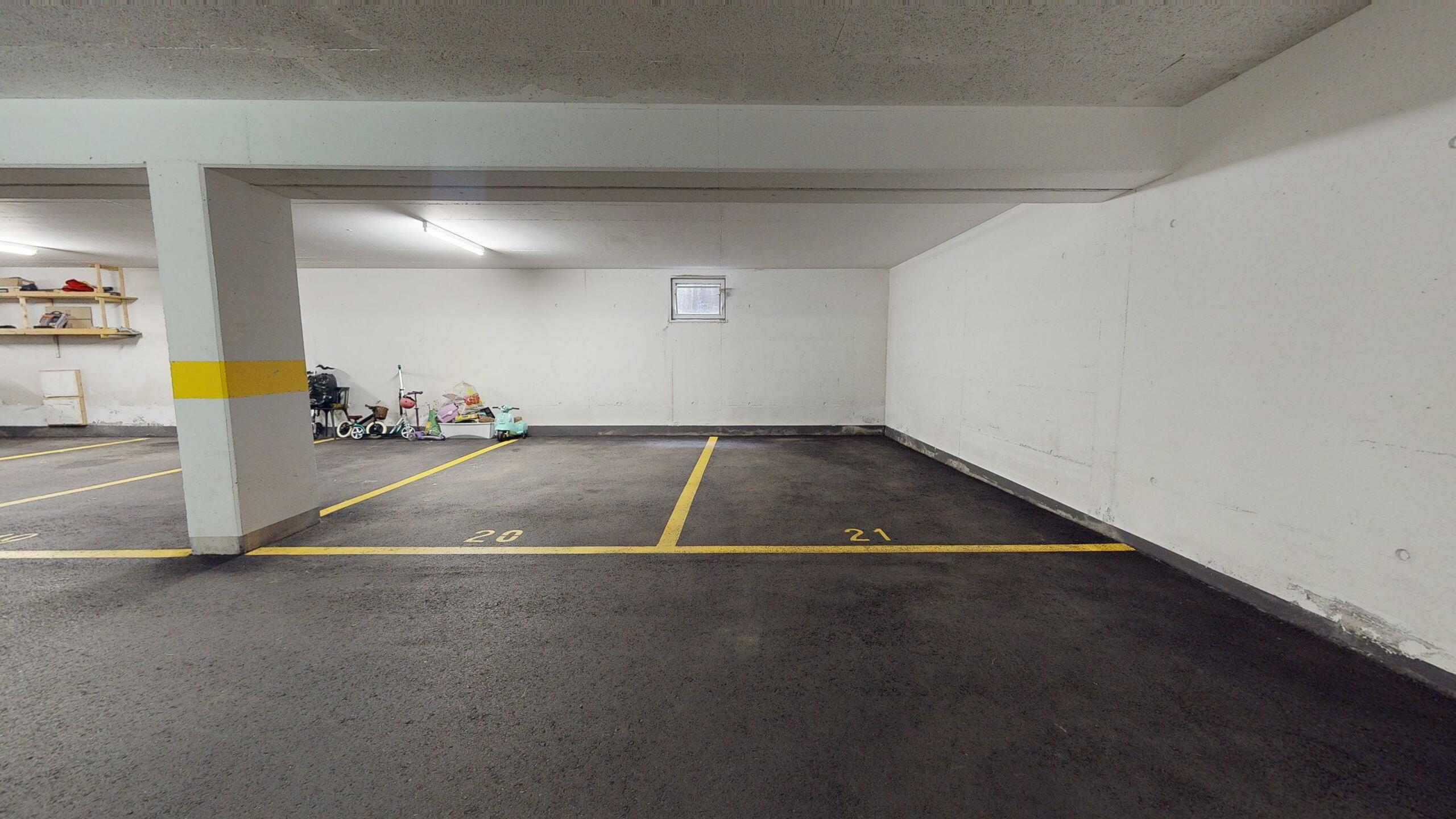 Tiefgarage mit Stellplätzen